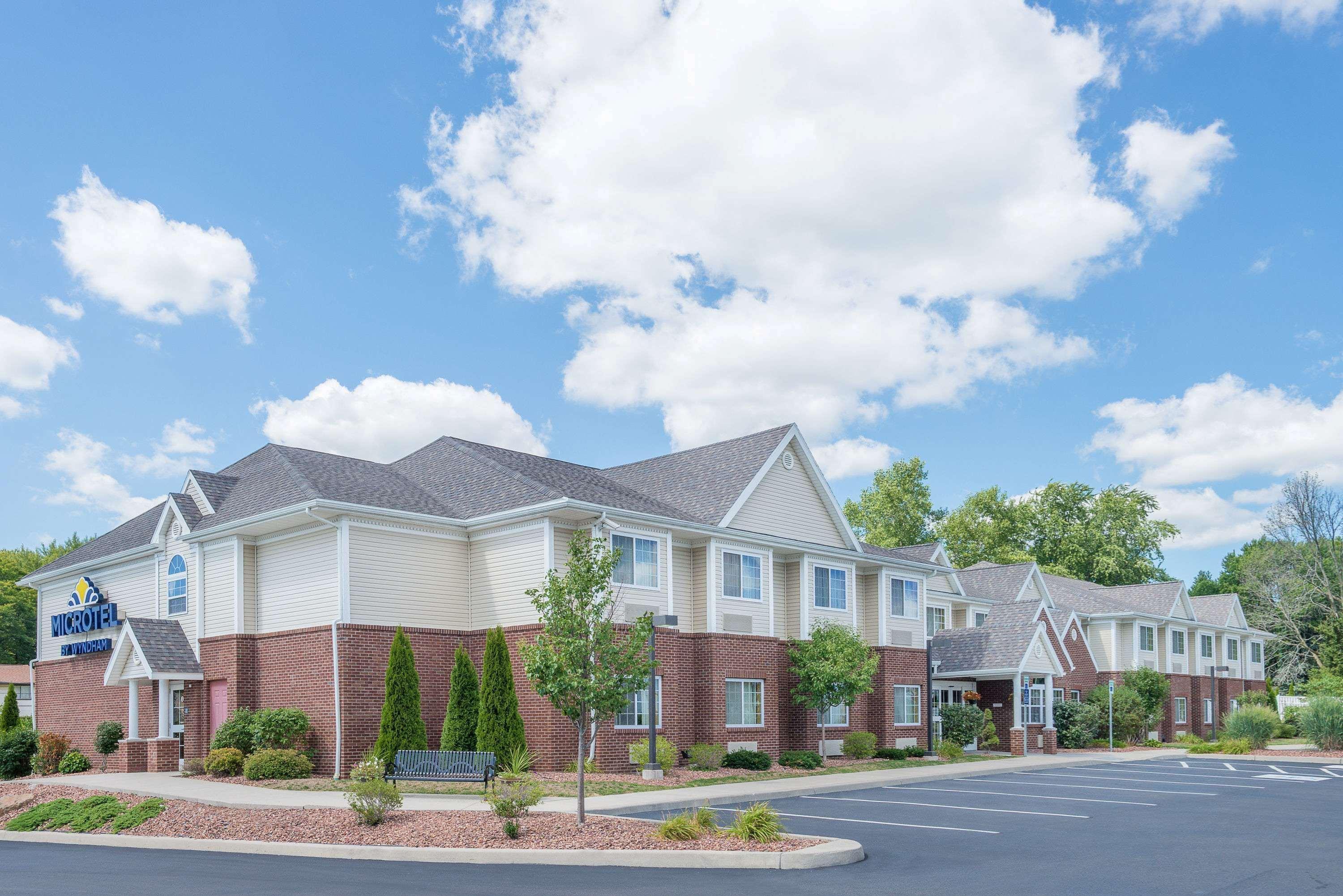 Microtel Inn & Suites Chili/Rochester Exterior photo
